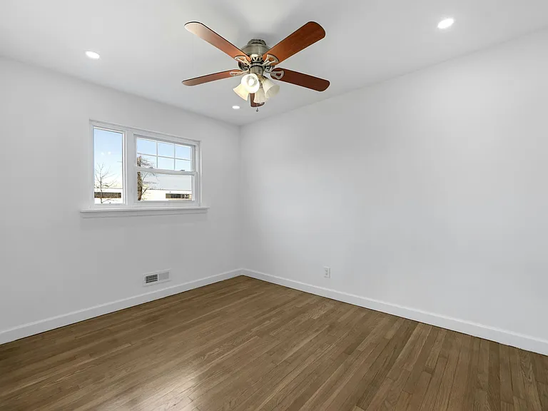 380 Grand Ave — Photo 13