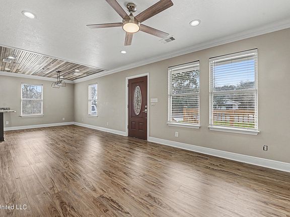 5th image of 2058 Pascagoula St