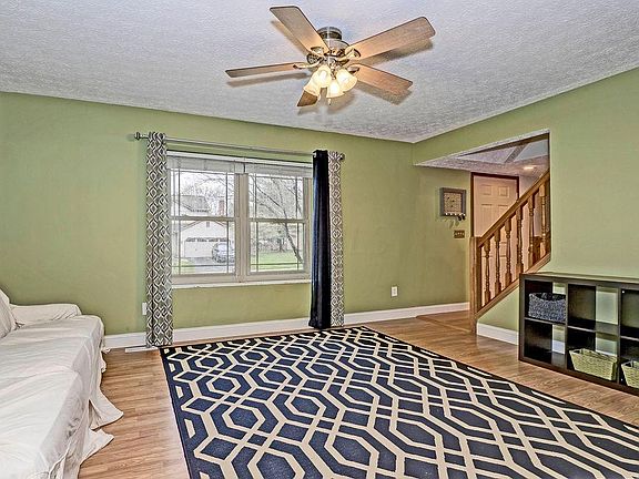3rd image of 589 Mulberry Way S