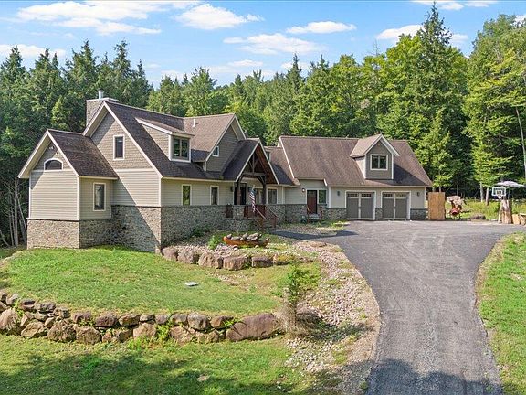 3rd image of 15 Straight Brook Ln