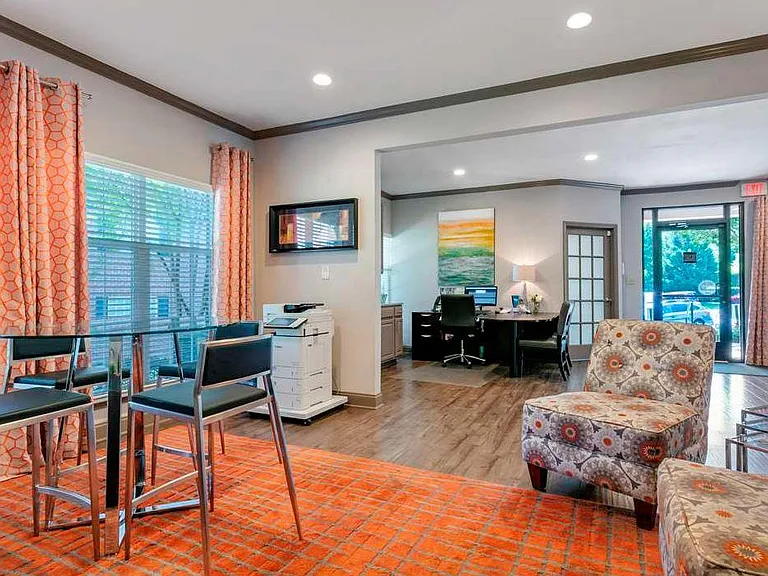 Deep River Pointe Apartments — Photo 18