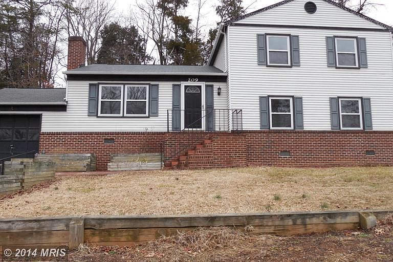 1st image of 209 Tanglewood Ln