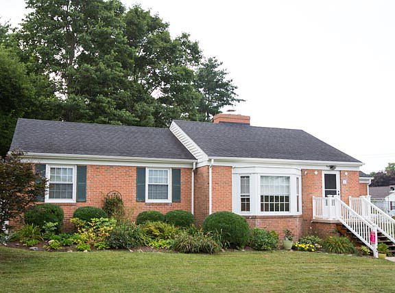 2nd image of 1196 Westmoreland Dr
