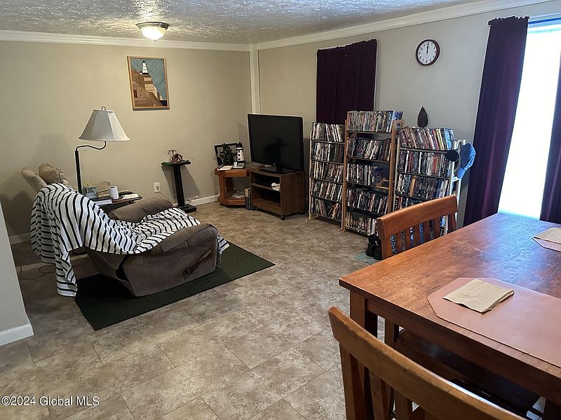 3rd image of 8 Brant Avenue