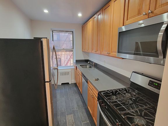 3rd image of 3335 76th St APT 5H