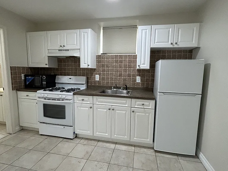 187 Mosely Ave #2 — Photo 4