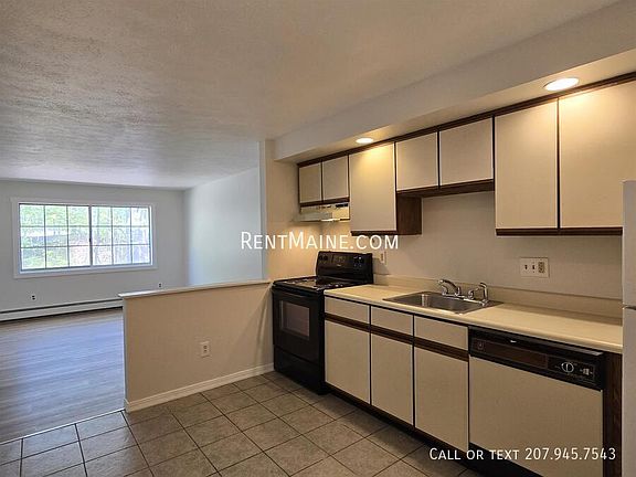 3rd image of 20 Tall Pines Dr APT 11