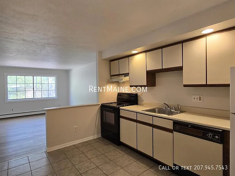 20 Tall Pines Dr #11 — Photo 2