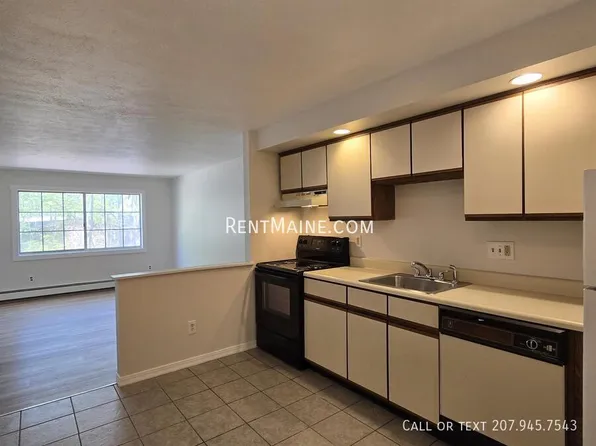 20 Tall Pines Dr APT 11, Lewiston, ME 04240