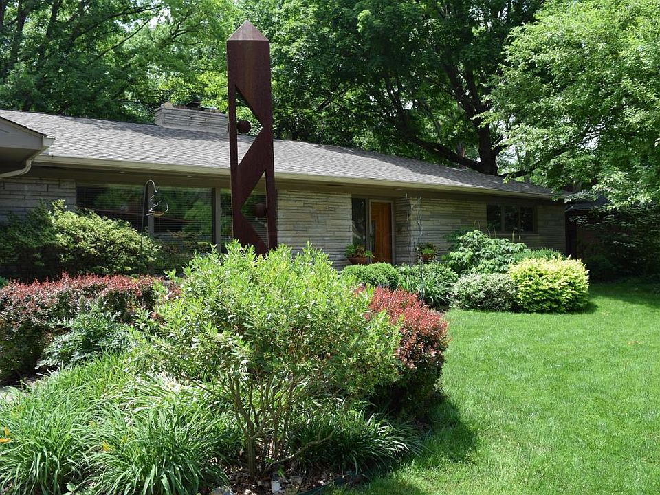 1st image of 445 Springs Dr