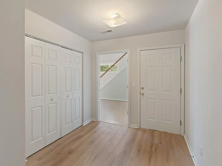 1081 Wintergreen Ln — Photo 12
