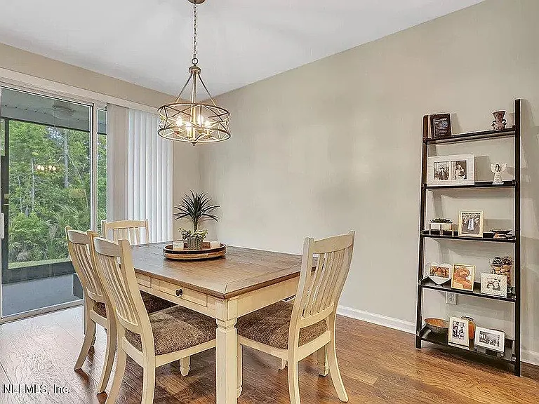 361 Richmond Dr — Photo 24