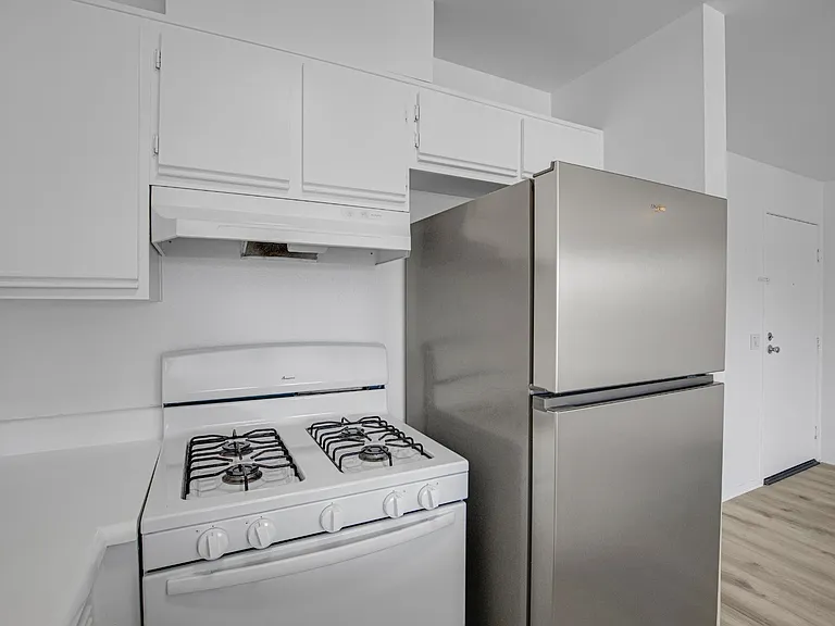 6825 Haskell Ave #304 — Photo 8