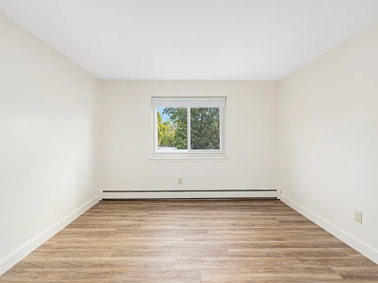 Parkway Cedarhurst Apartments — Photo 11