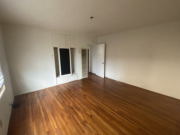 2nd image of 1011 E 18th St