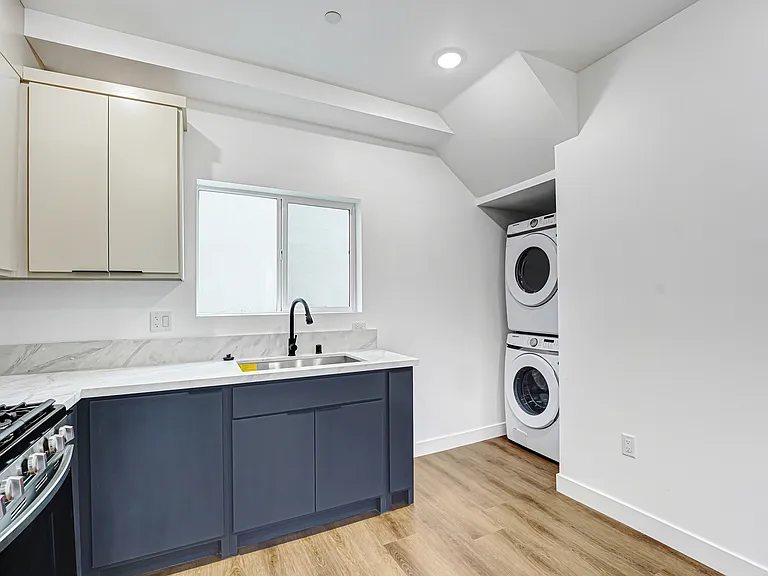 5350 1/2 Oakland St #5350-1/2 — Photo 13