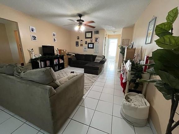 3rd image of 500 NE 2nd St APT 427