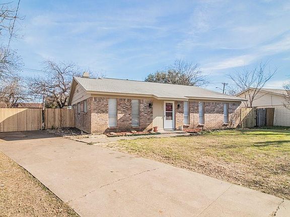 3rd image of 1505 Geraldine Ln