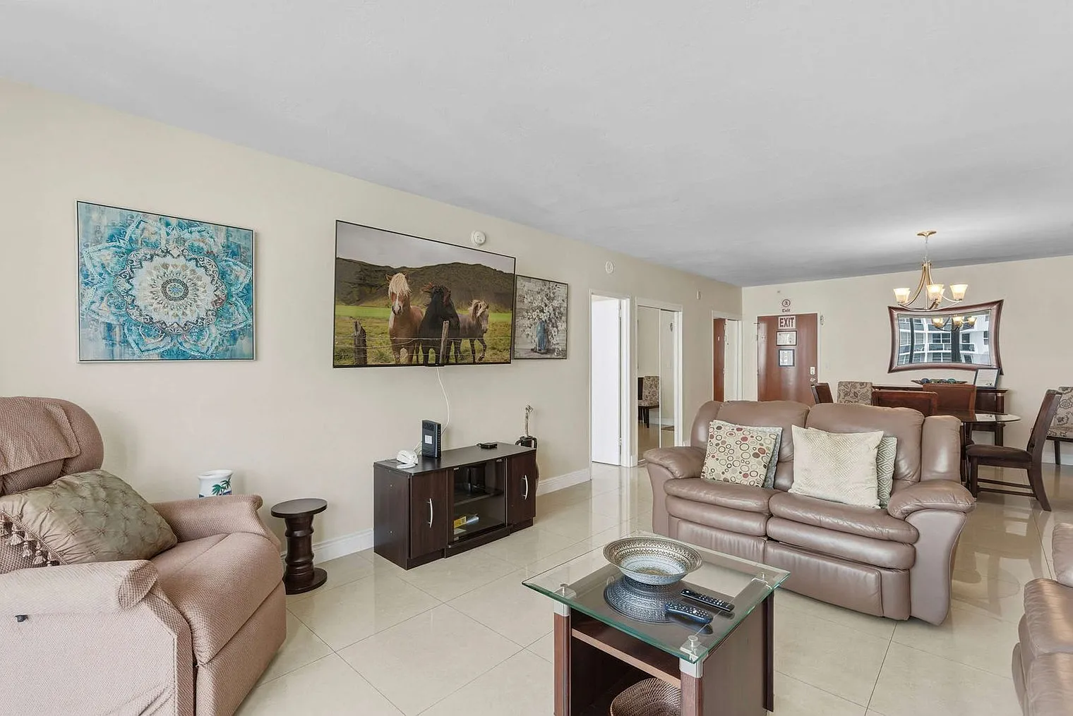 2 bed, 2.0 bath, 1173 sqft, $5,312 — Photo 3