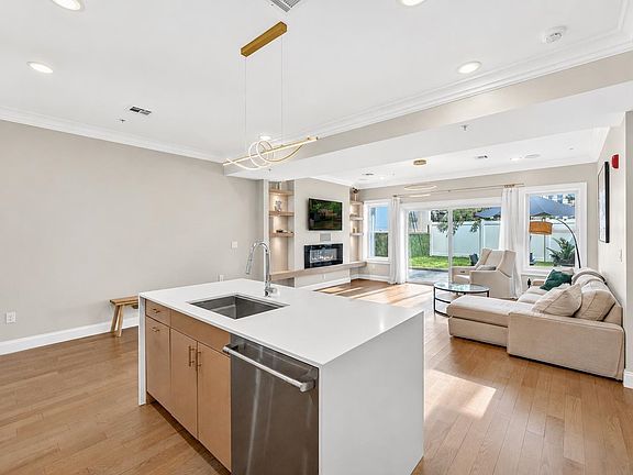 4th image of 414 New York Ave #1A