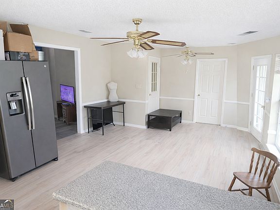 4th image of 3877 Stratford Cir