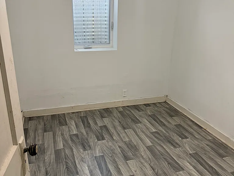 2805 NE 56th Ter — Photo 17