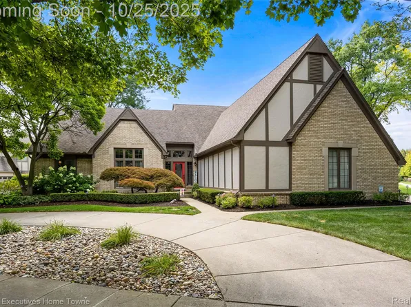 54464 Sherwood Ln, Shelby Township, MI 48315