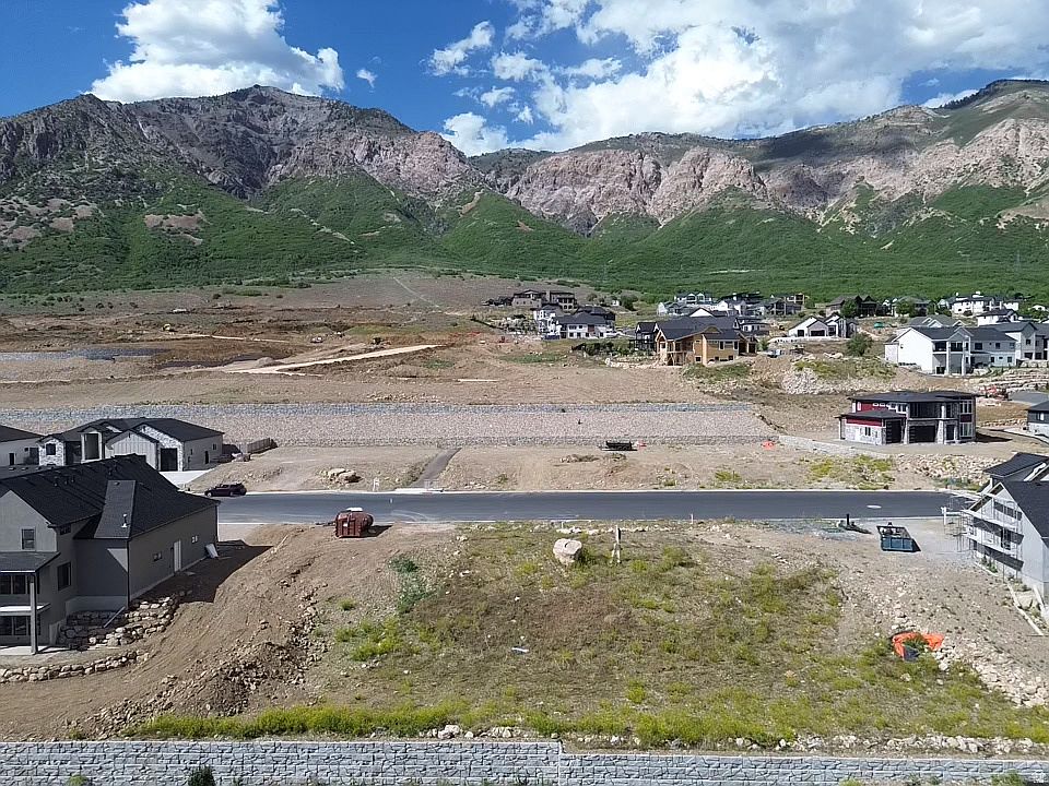 1st image of 747 E Mountain Rd