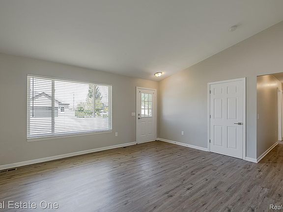 3rd image of 3103 Crooks Rd
