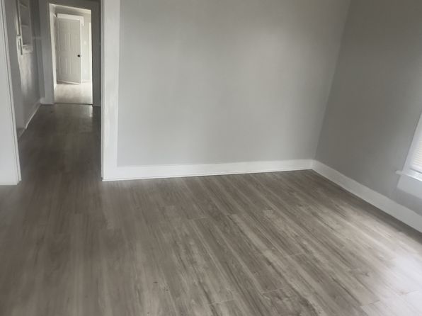 323 W 22nd St