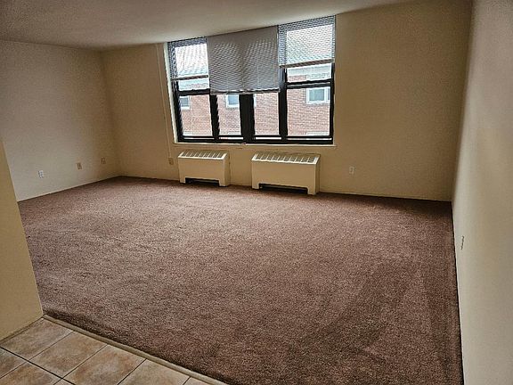 5th image of 1025 Whalley Ave #1