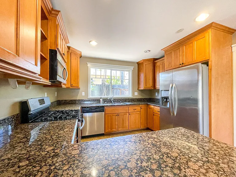 1725 S Maple St #4 — Photo 6