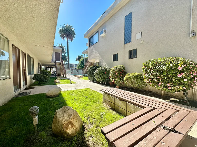 17821 Sherman Way #14 — Photo 5