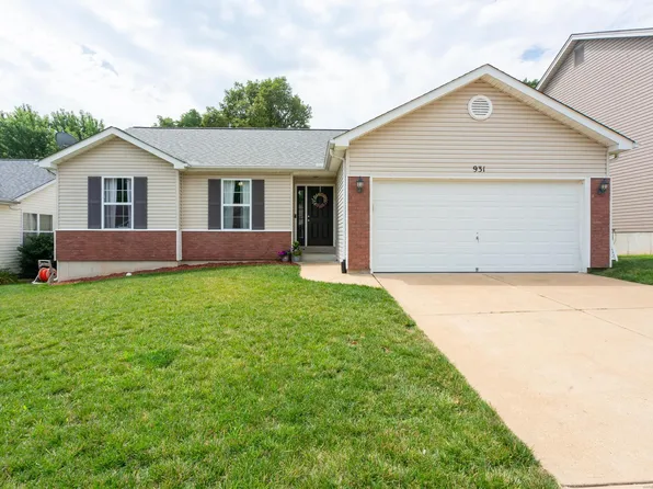 931 Shadow Pine Dr, Fenton, MO 63026