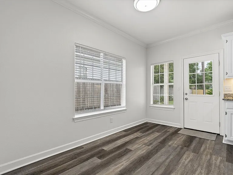 1009 Pinemont Dr — Photo 7