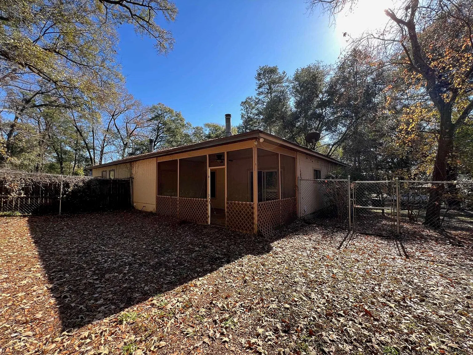 2 bed, 1.5 bath, 980 sqft, $1,550 — Photo 2