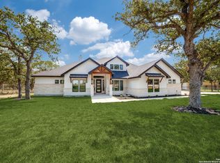 172 Crescent Rdg, Adkins, TX 78101