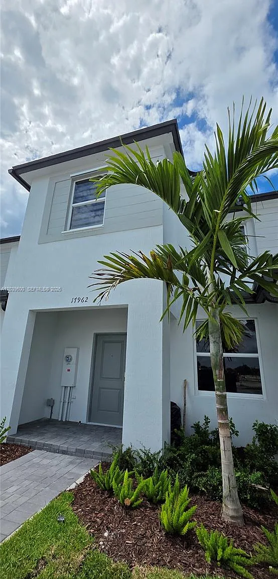 3 bed, 2.5 bath, $2,900 — Photo 1