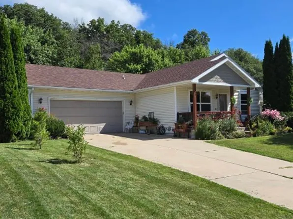 544 6th St SW, Pine Island, MN 55963