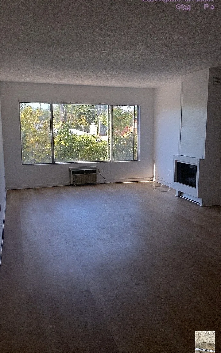 2405 S Corning St — Photo 4