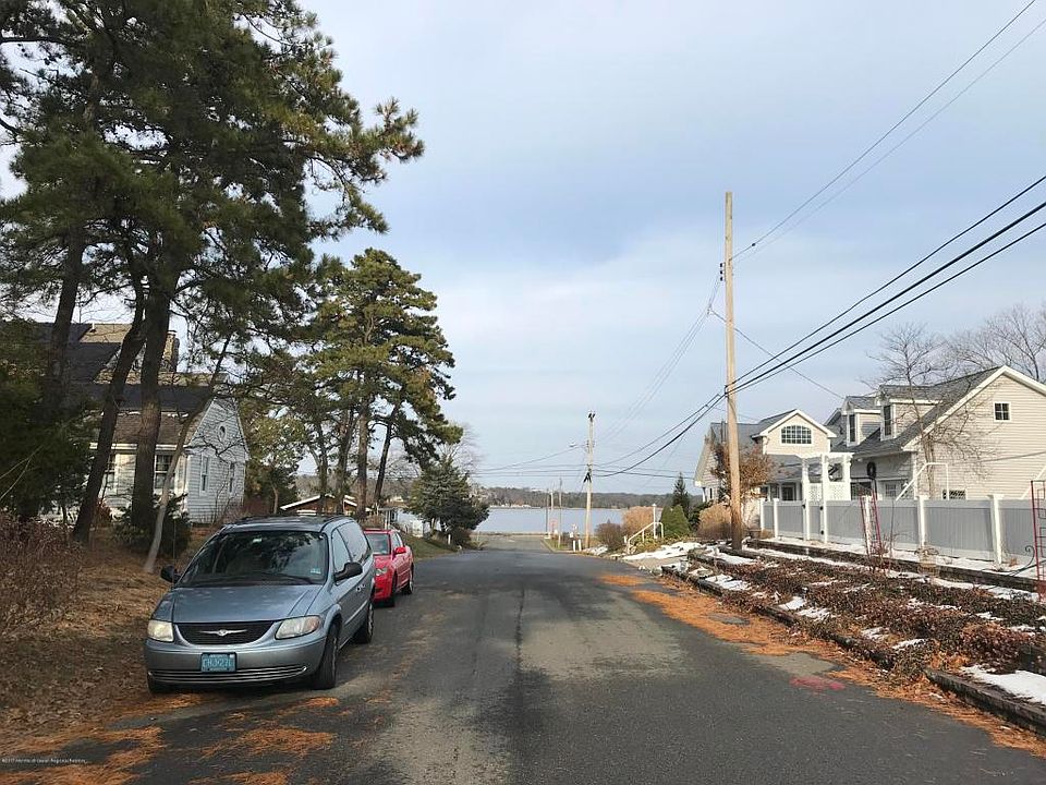2nd image of 109 Avon Rd