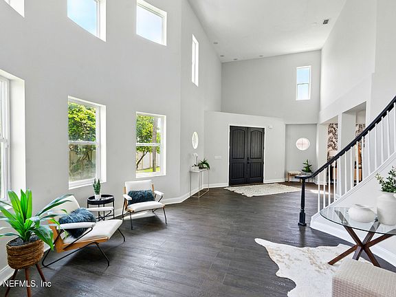5th image of 890 BEACH Avenue