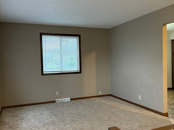 3rd image of 755 Robert St S #755
