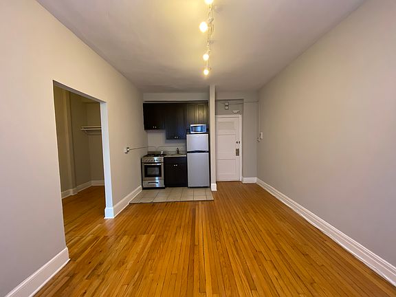 4th image of 6204 N Broadway St #326