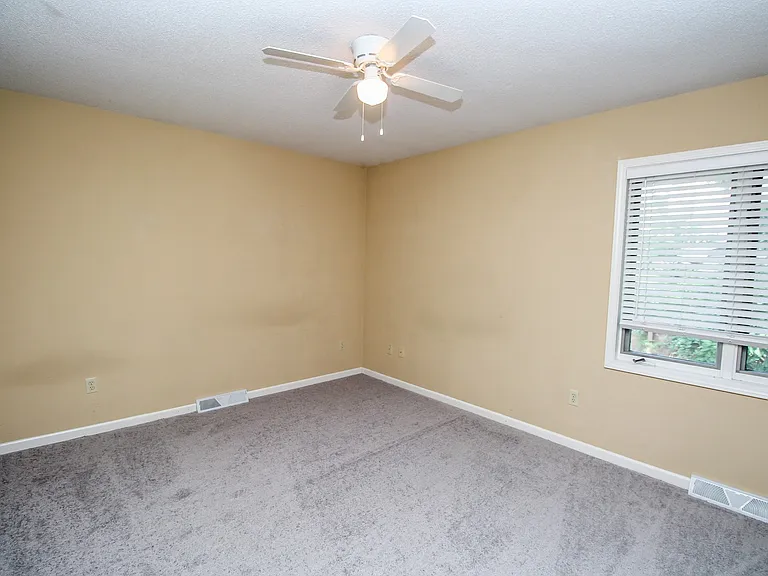 117 Hollyridge Ln — Photo 4
