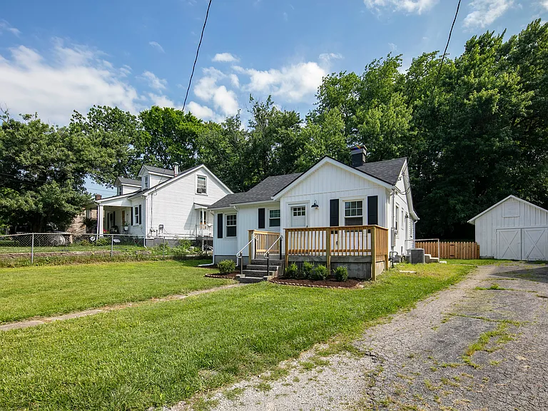 277 Elmwood Dr — Photo 12