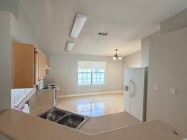 841 Ladner Dr — Photo 5