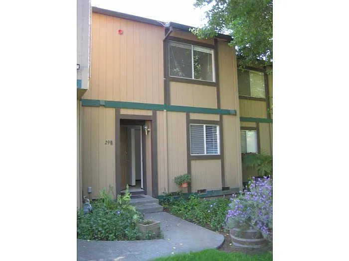 29 Front St APT B photo 1
