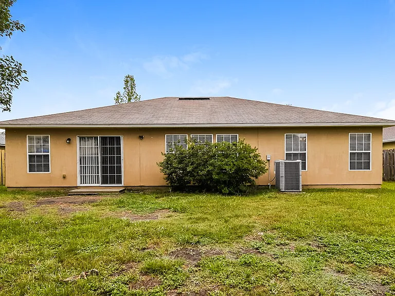 2285 Brian Lakes Dr E — Photo 15