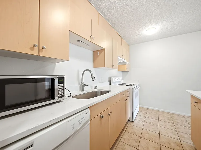 2500 S York St #215 — Photo 3